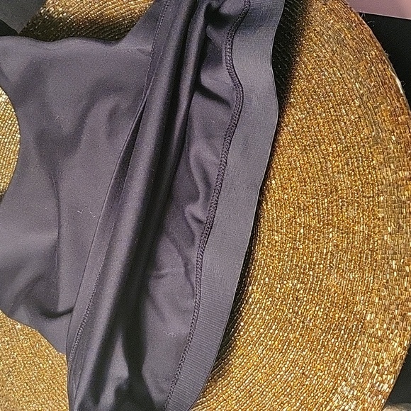 Quince Sports top/Bra Black or Navy - Picture 3 of 9